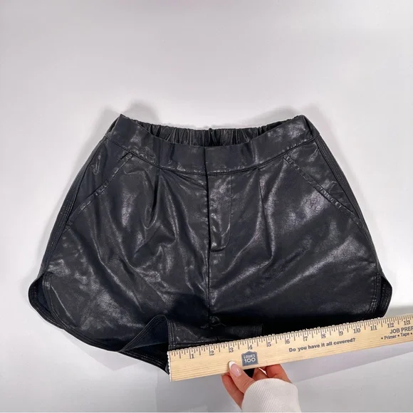 Grey Lab Women’s Matte Black Faux Leather Shorts XS - Picture 9 of 9